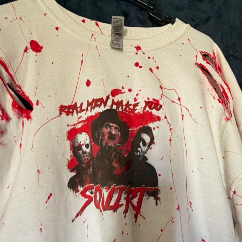 Gildan Men's L White Crewneck Fleece Pullover Sweatshirt Horror Graphic Red